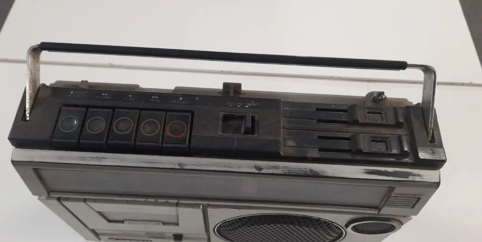 RÁDIO E TOCA FITA ANTIGO PORTÁTIL - SANYO 2WAY  AM- FM - Foto 3