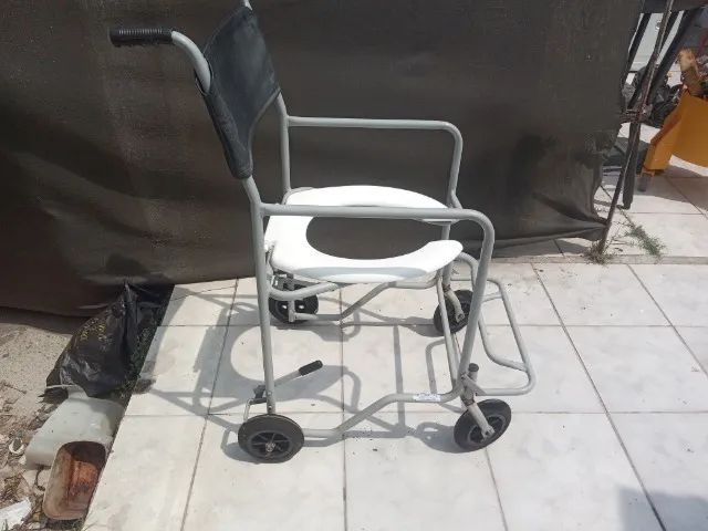 Cadeira de banho usada 100 Kg  em ótimo estado  