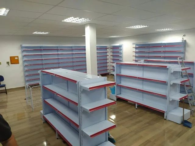 Gôndola linha farmácia 30x25 carga até 35 kg