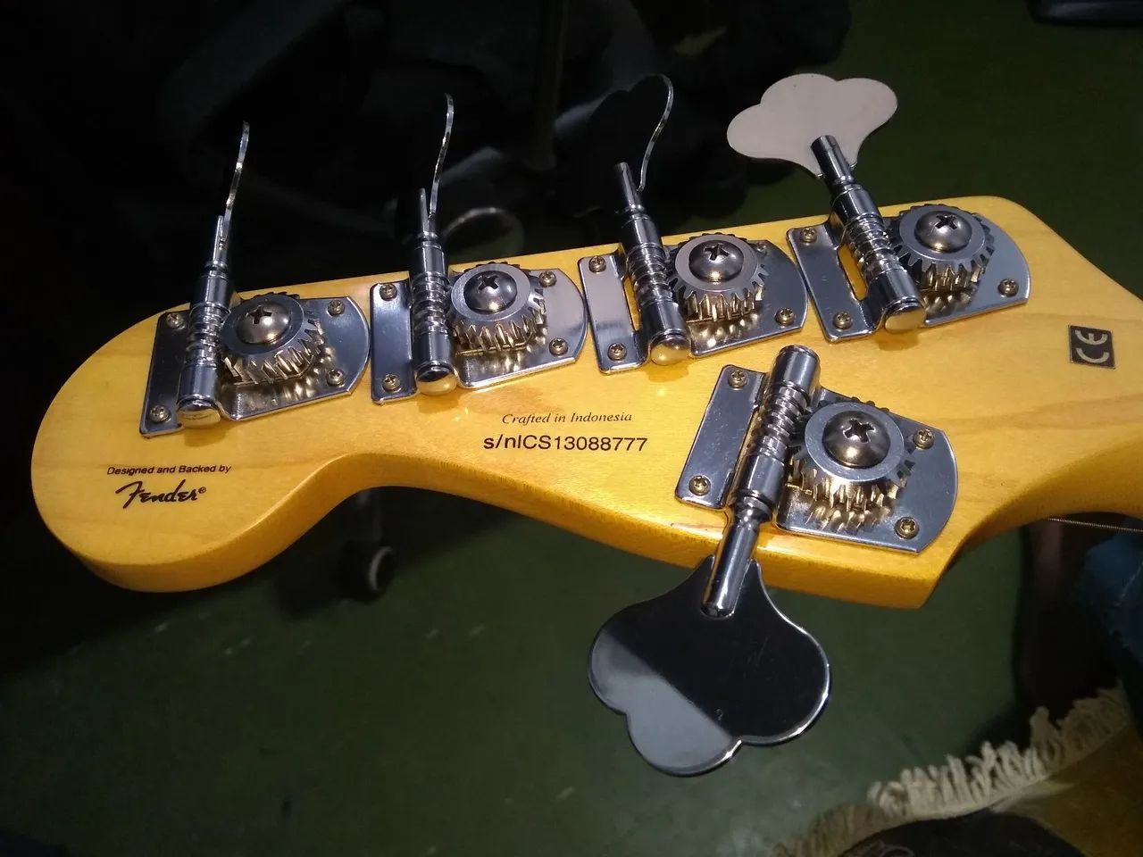 fender squier jazz bass