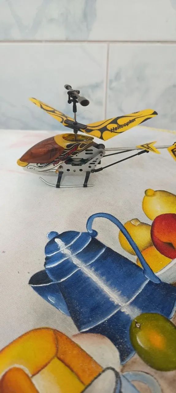 Helicóptero de brinquedo
