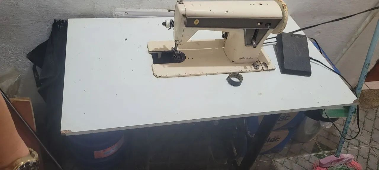 Máquina De Costura Singer Ponto de Ouro + Mesa aranha de aço... - Foto 3