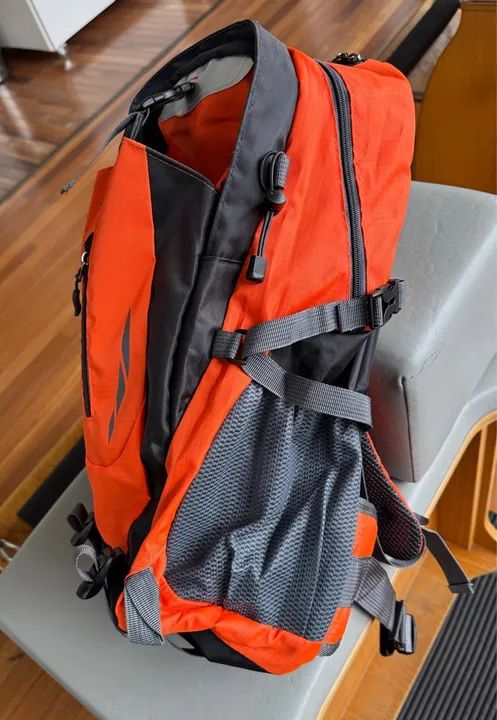 Mochila de Camping - Laranja e Cinza