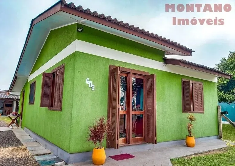 Casa Ótima localização - 2 dorm. Amplo Terreno 360m²