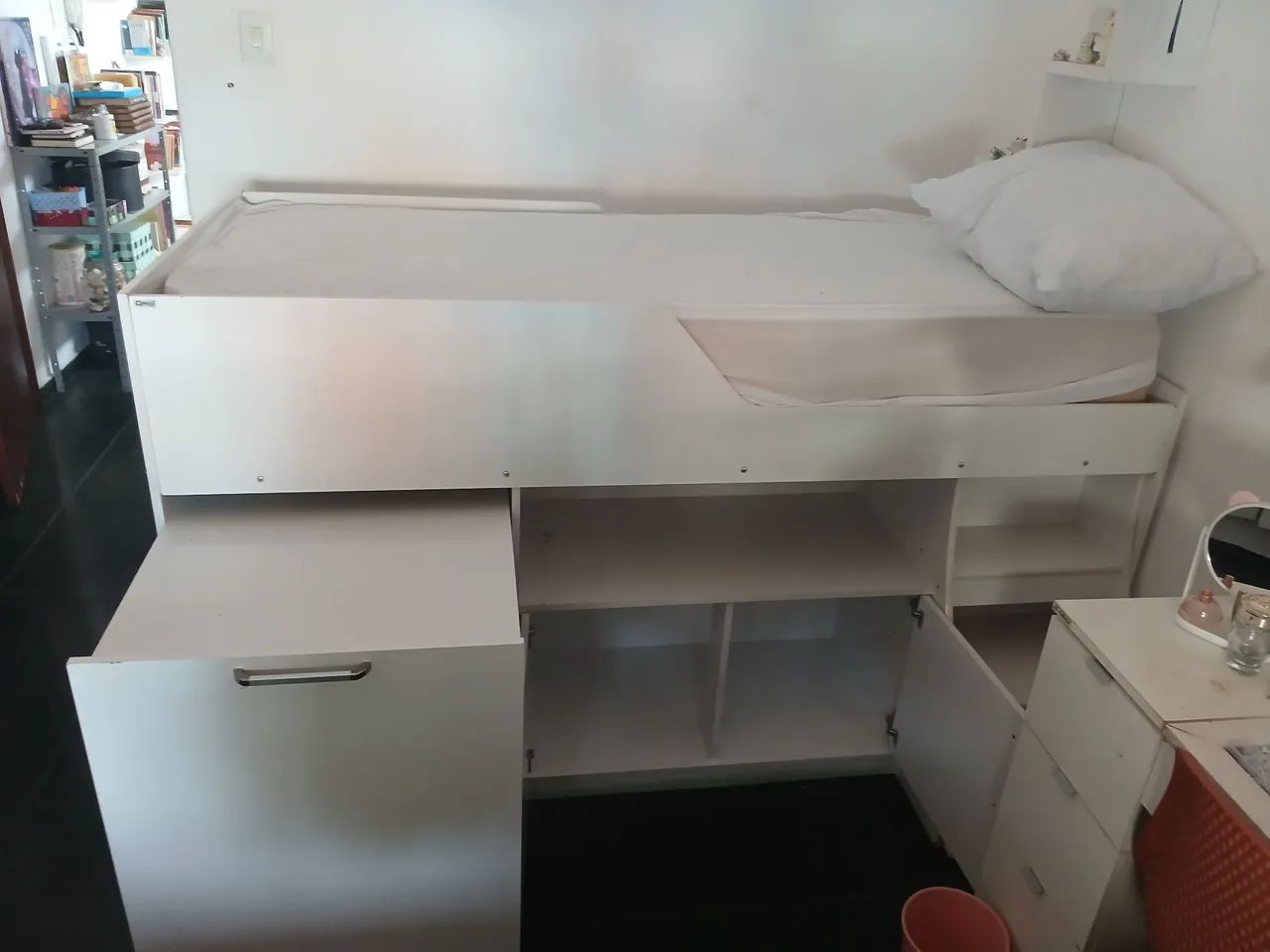 Cama Multifuncao Mobly em ótimo estado com colchão de mola ensacada Shifman