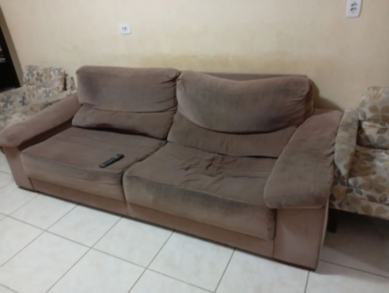 Comfortable Two-Seat Sofa65104742914561120