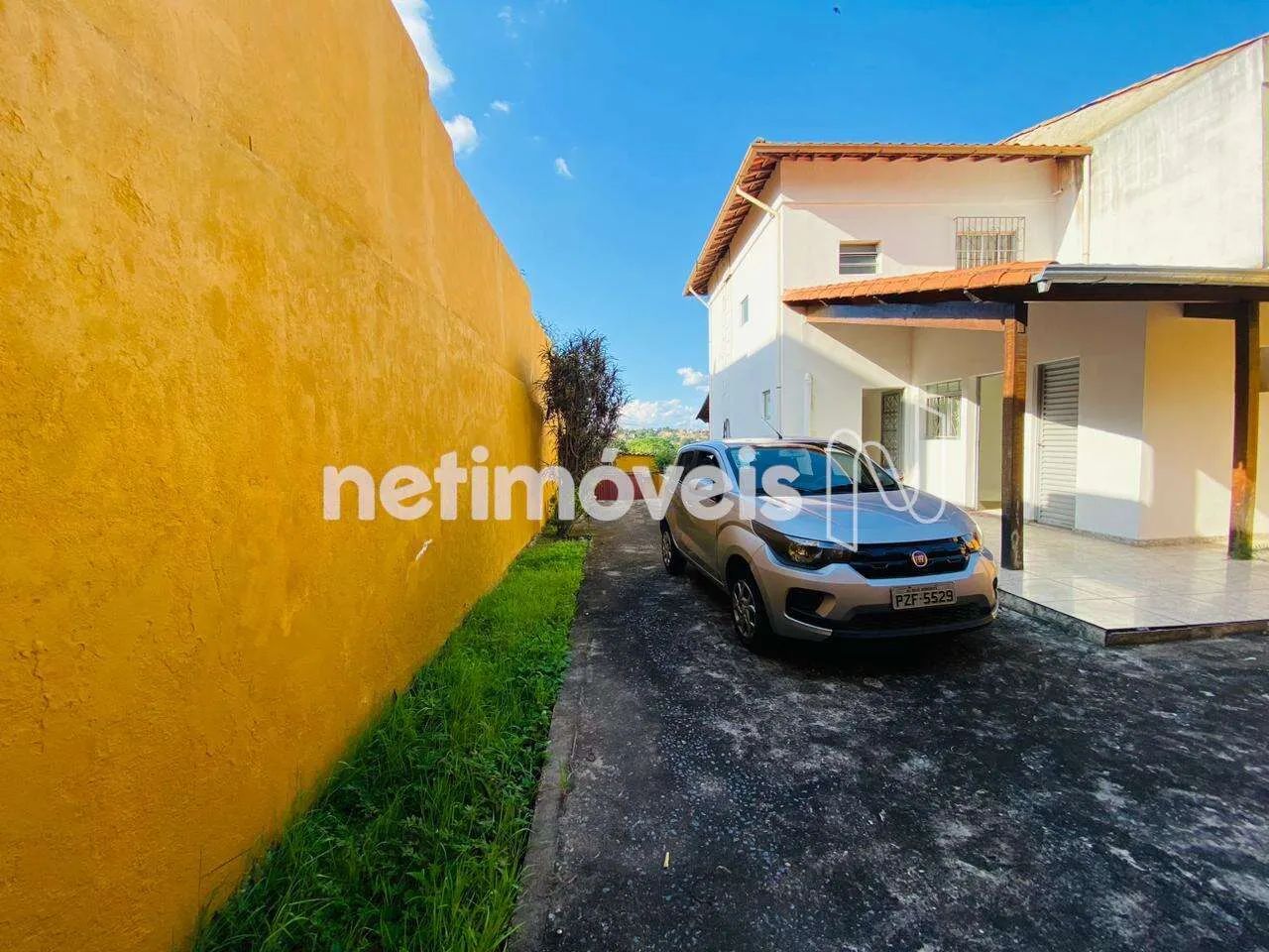 Casa 3 Quartos à Venda - Com Quintal Amplo e 5 Vagas - Foto 4