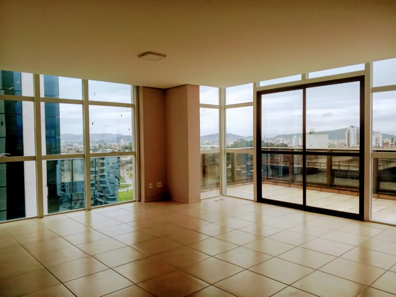 Sala Comercial à Venda no PME Business Tower em Pagani Palhoça - SC