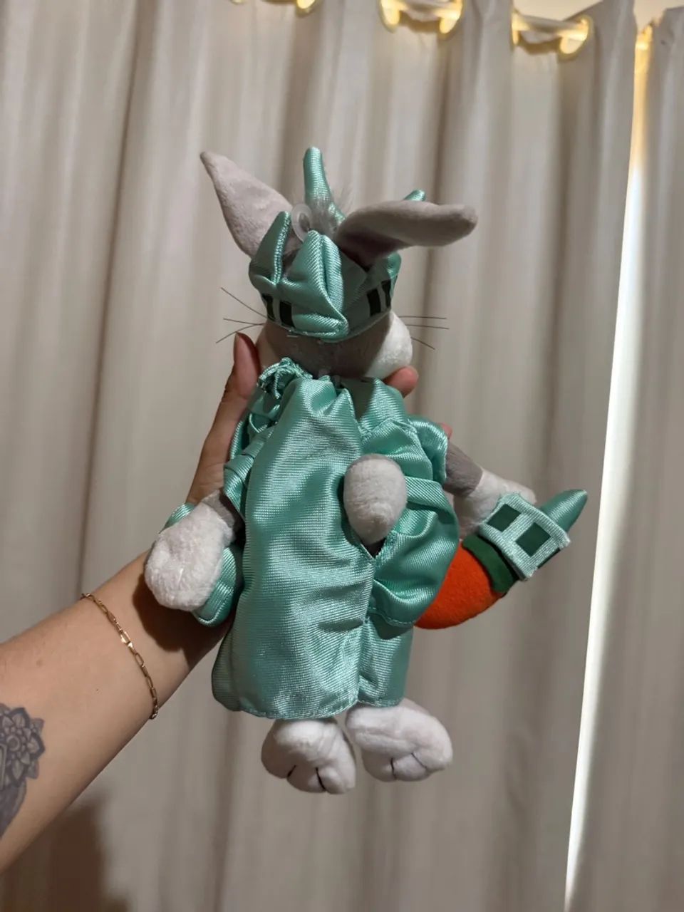 Pelúcia Bugs Bunny Estátua da Liberdade - Pernalonga - Foto 2