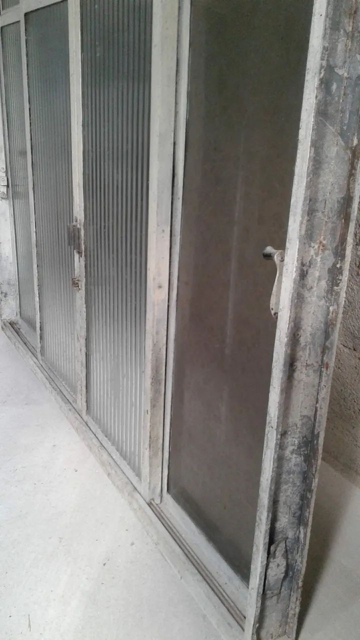 Janela de ferro.64673147350787124