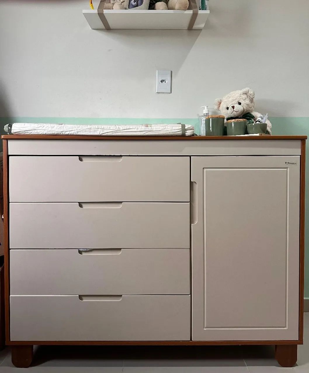 Cômoda Infantil Moderna com Gavetas e Porta