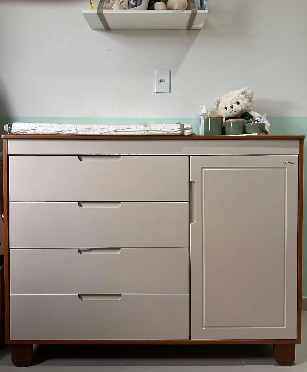 Cômoda Infantil Moderna com Gavetas e Porta