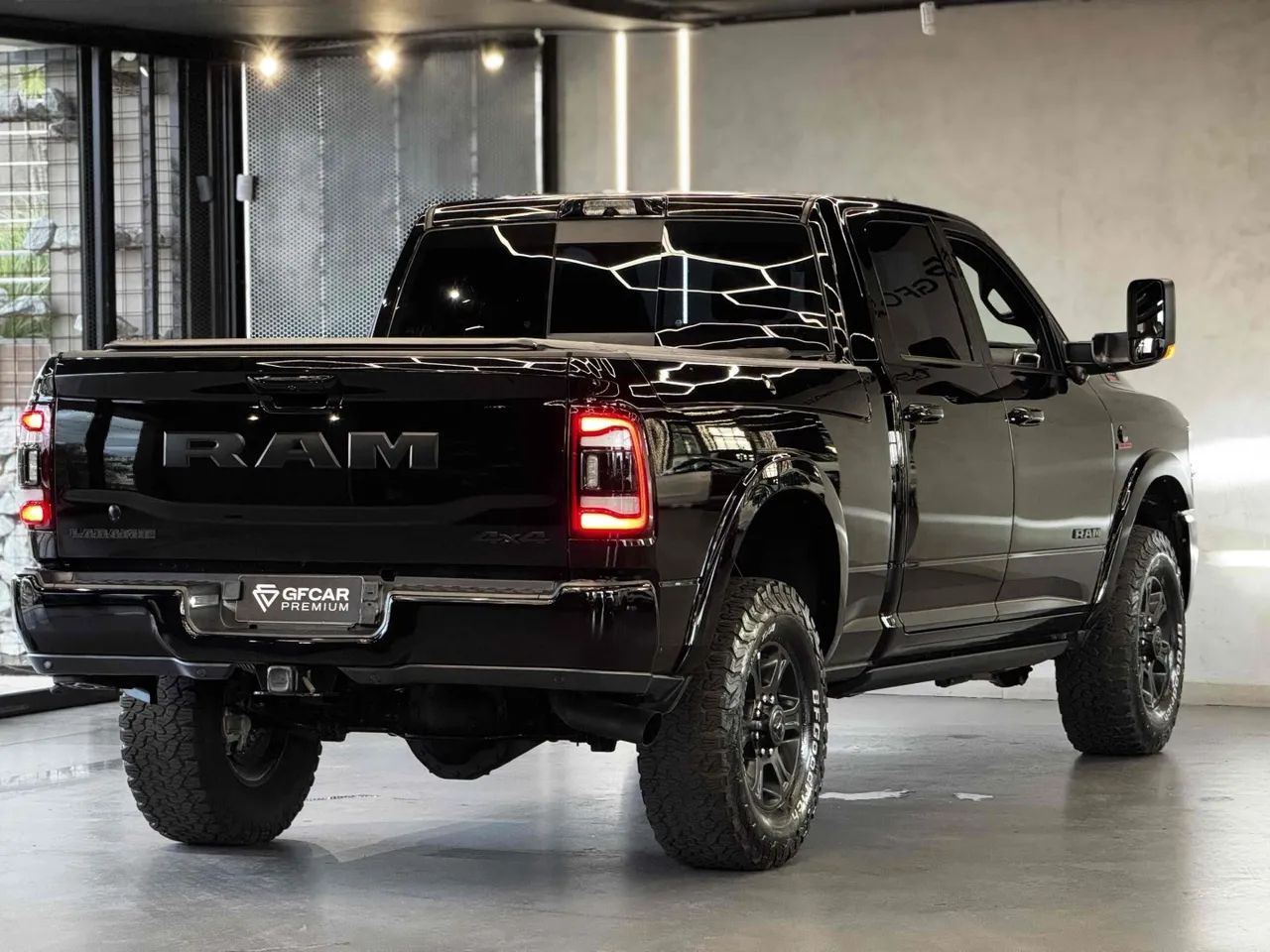 Ram 2500 2022 6.7 i6 turbo diesel night edition cd 4x4  automático - Foto 3