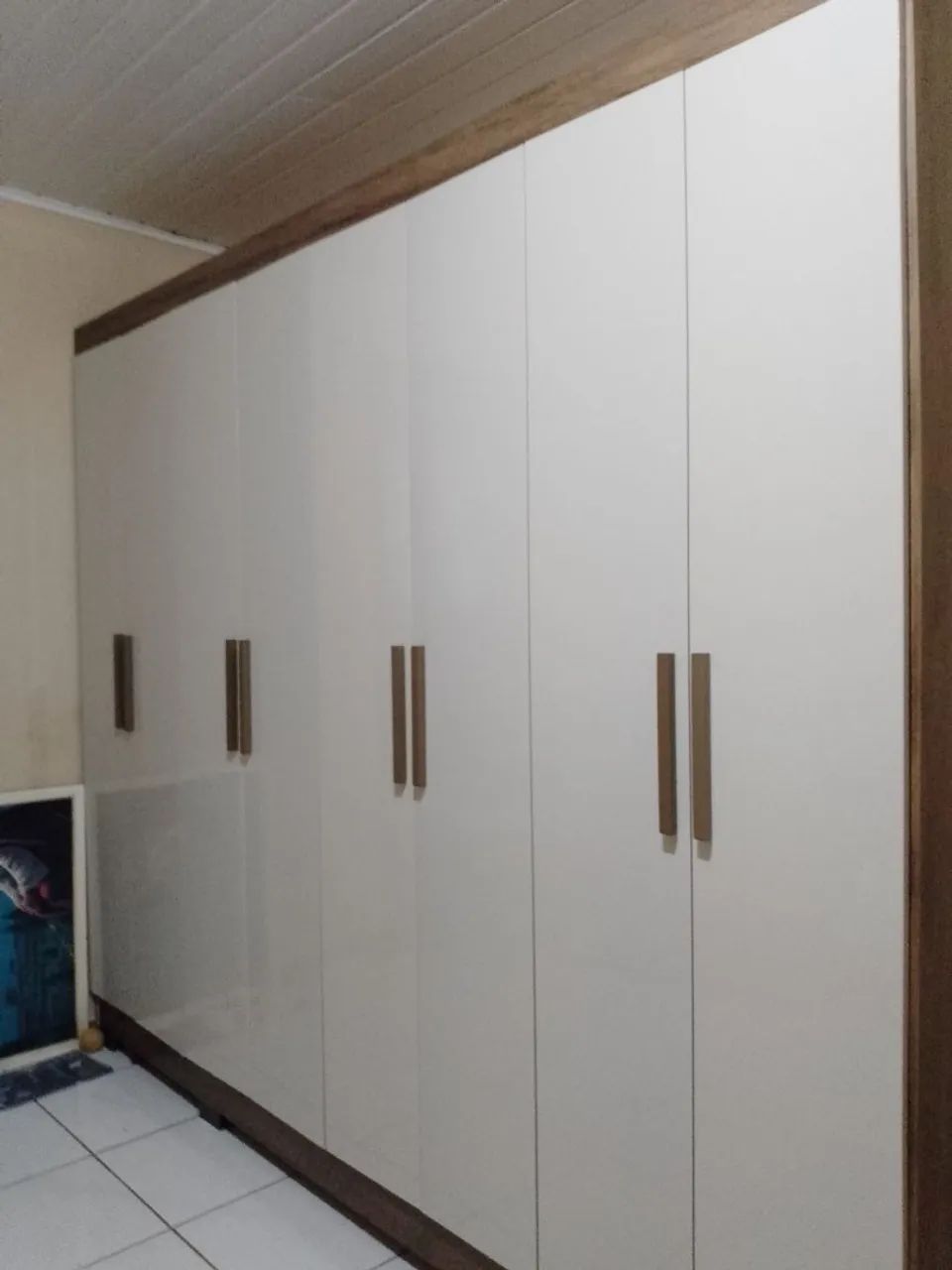 Guarda-Roupas Branco de 6 Portas