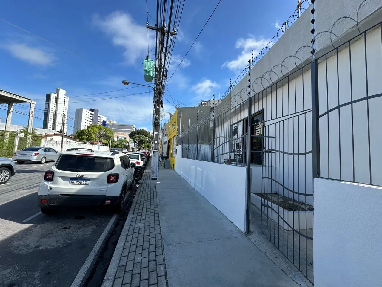 Ponto comercial na Av. Jaguarari com 6 salas