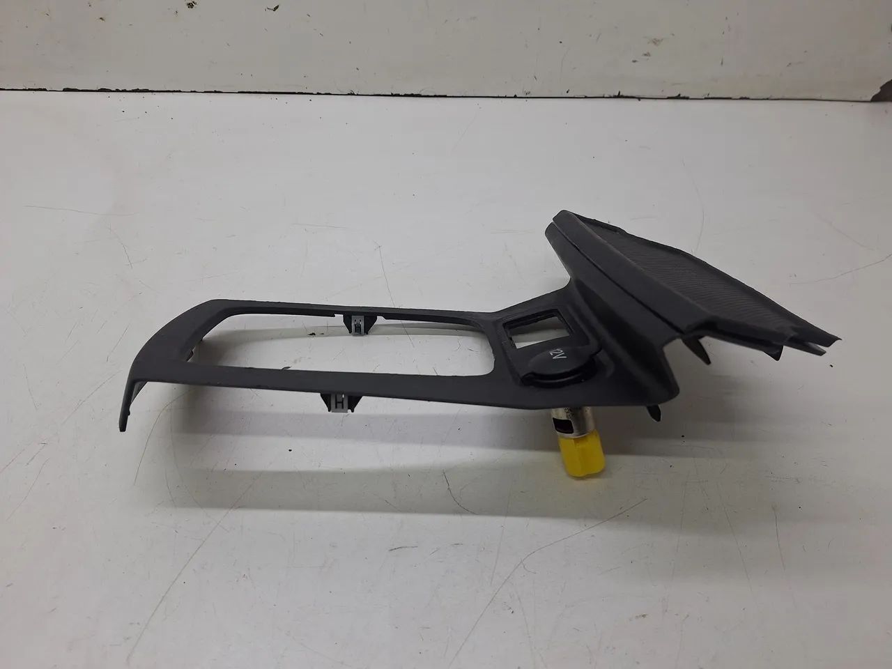 Moldura Tomada 12v Ford Ka Aut 2018 Nj7bba044h80a - Foto 4