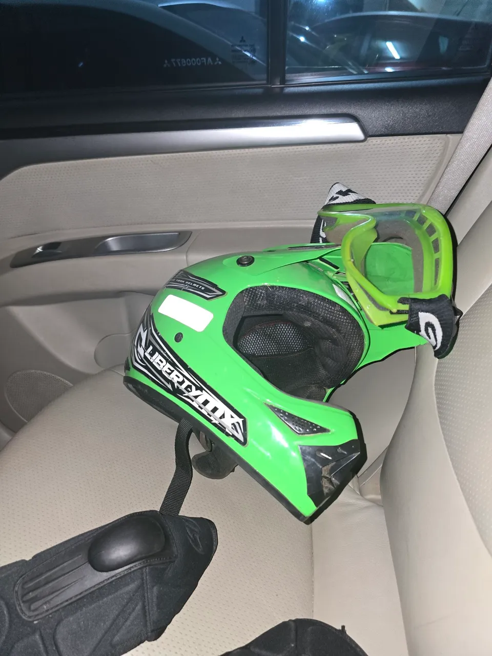 Capacete e óculos de proteção pro tork