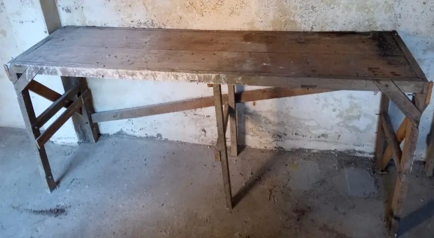 Vendo bancada de trabalho em madeira - Foto 2