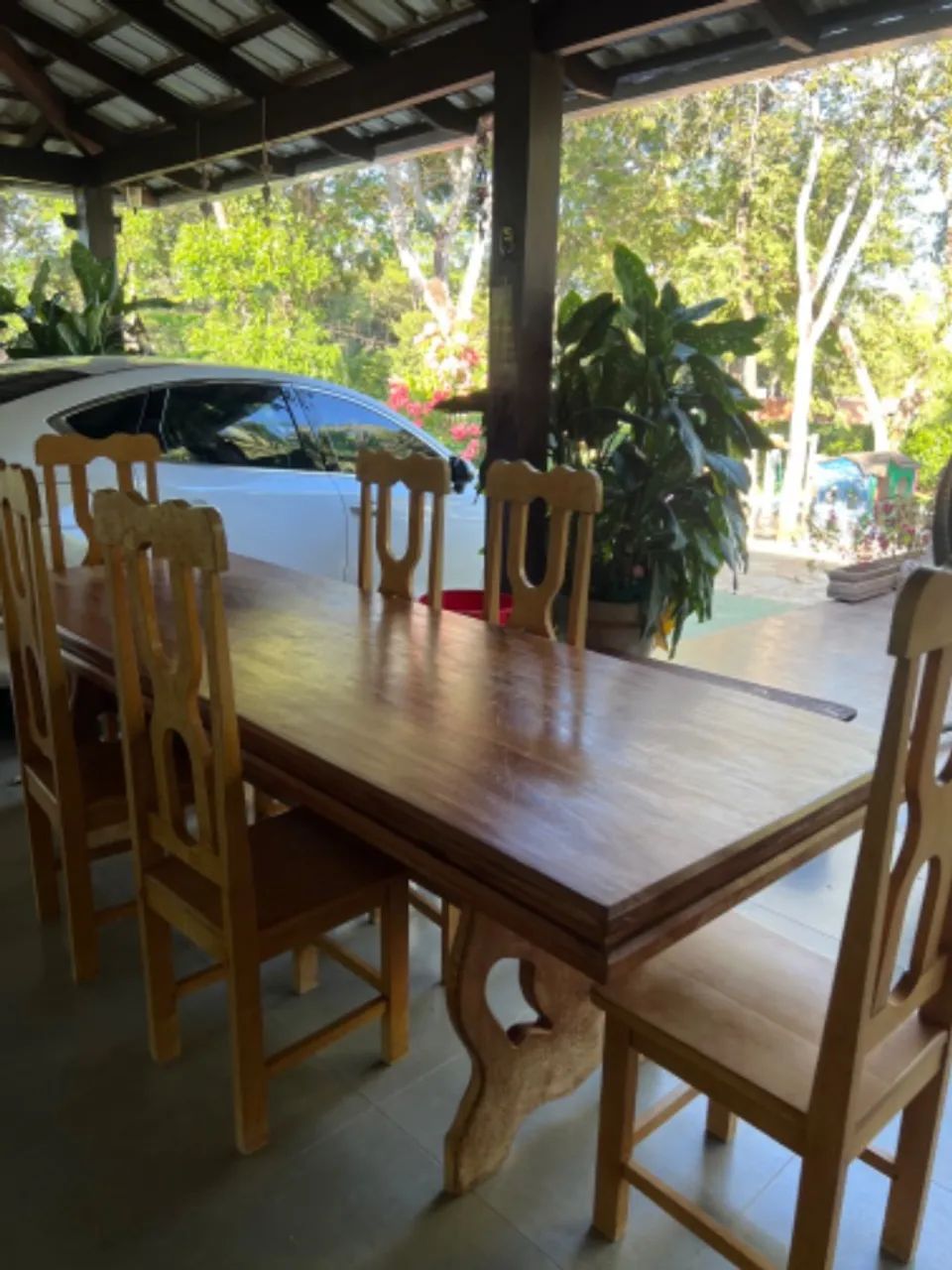 Mesa de madeira maciça, estilo rústica, com 6 cadeiras  - Foto 3