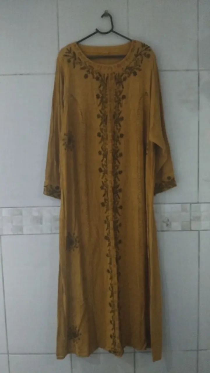 Vestido longo com bordado 