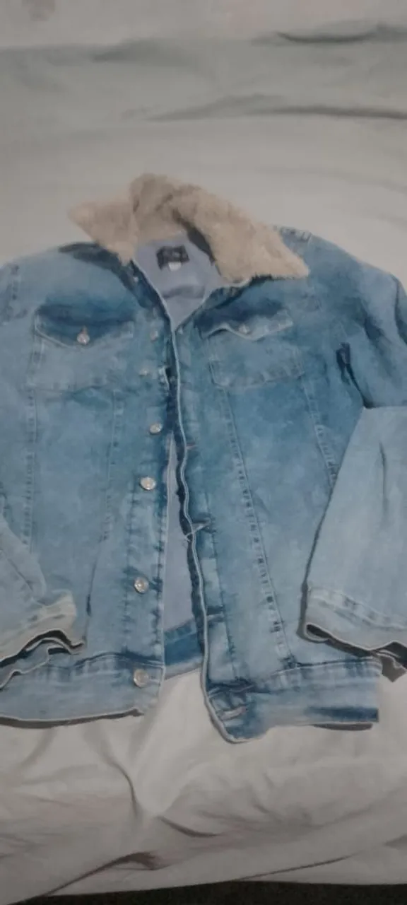 Jaqueta Jeans com Pelúcia - Tamanho M