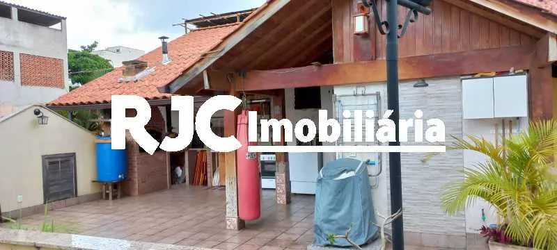 Casa de vila para venda tem 139 metros quadrados com 5 quartos em Vila Isabel - Rio de Jan