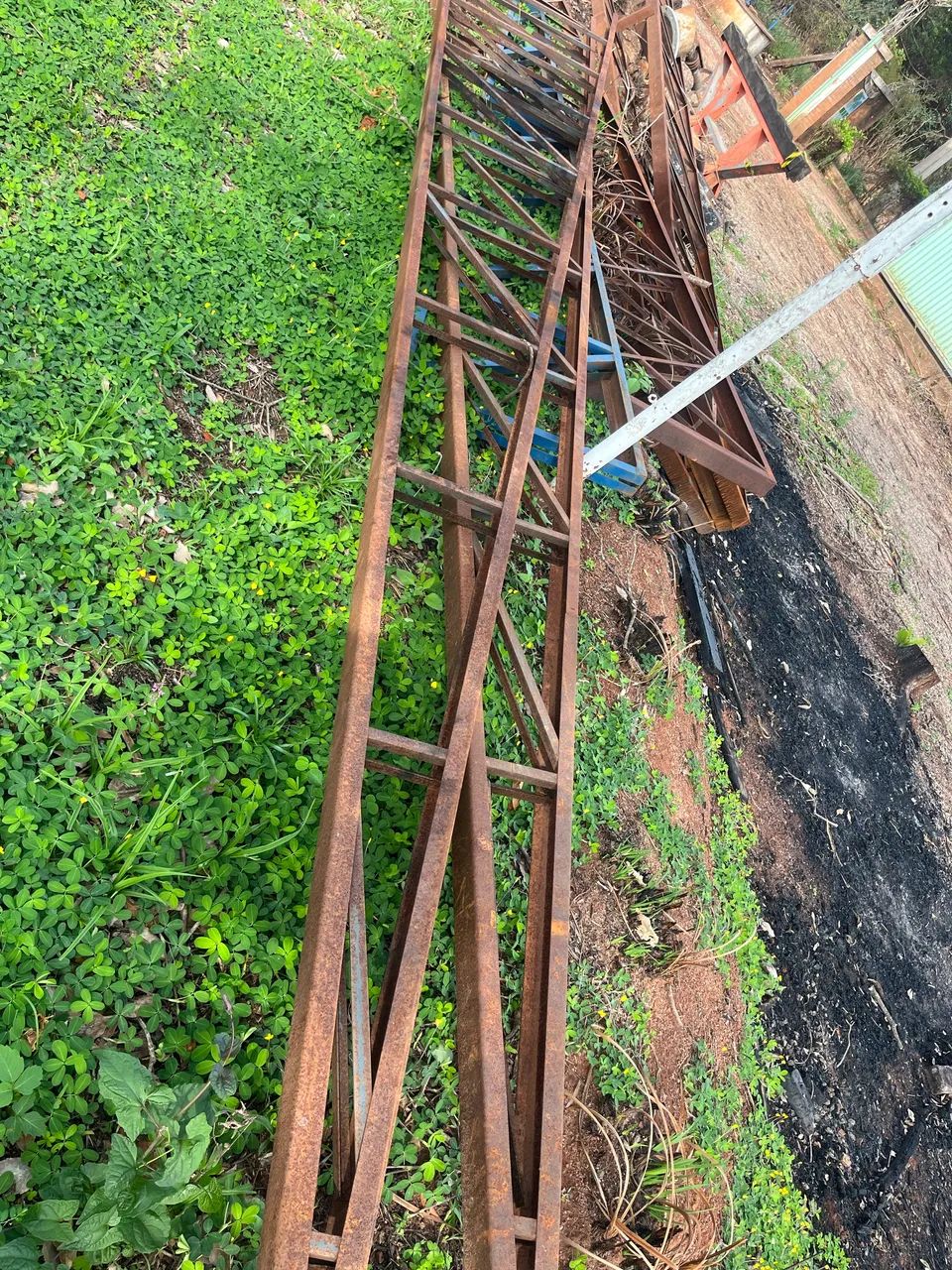 Metal structure 64520793384962122