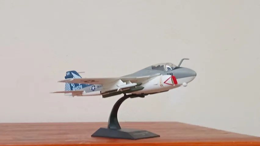 AVIÕES DE COMBATE SUPER INTRUNDE A-6  escala 1/72. - Foto 5