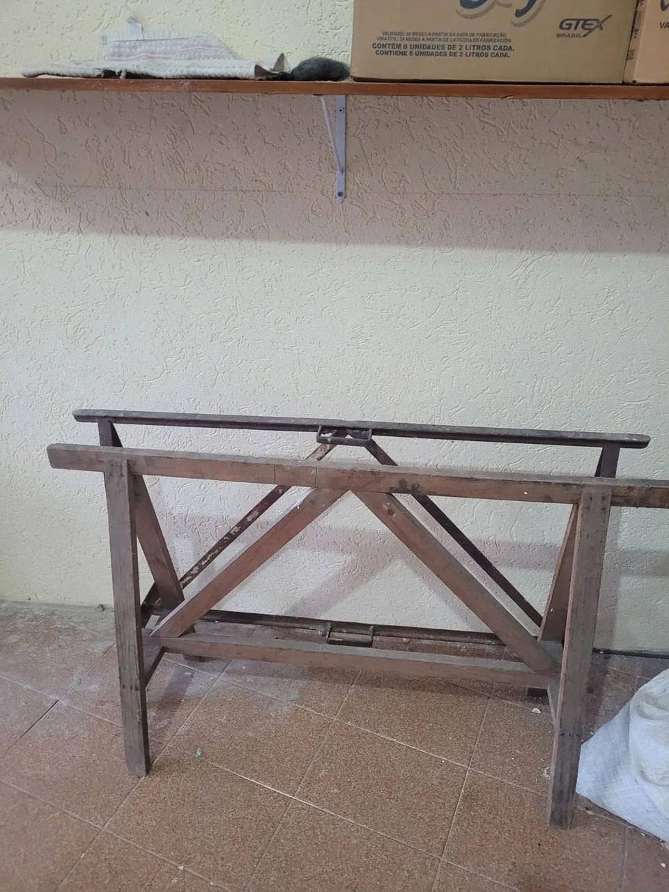 Um cavalete de derr de Madeira para Pintura. 1:20 C X 0:70 A. - Foto 2