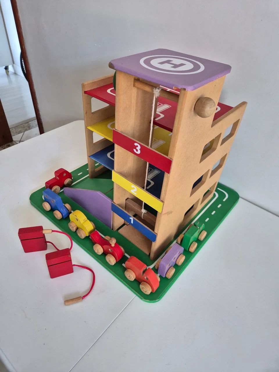 Postinho e Estacionamento de Madeira - Foto 2