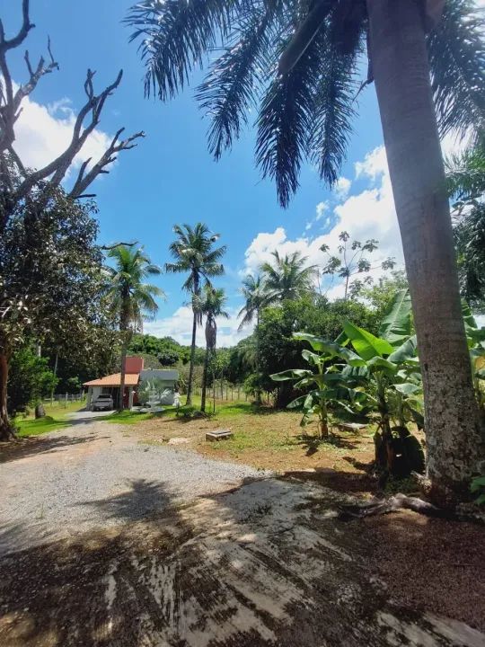 Vendo chácara em condomínio, com 2.012 m², casa 3 suítes, piscina aquecida, pomar, Bela Vi - Foto 2