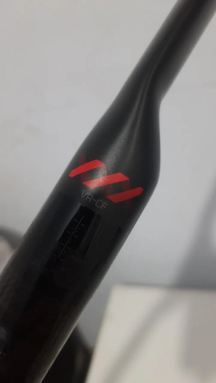 Guidão de Carbono Bontrager XXX , Original 420mm, Semi Novo - Foto 6