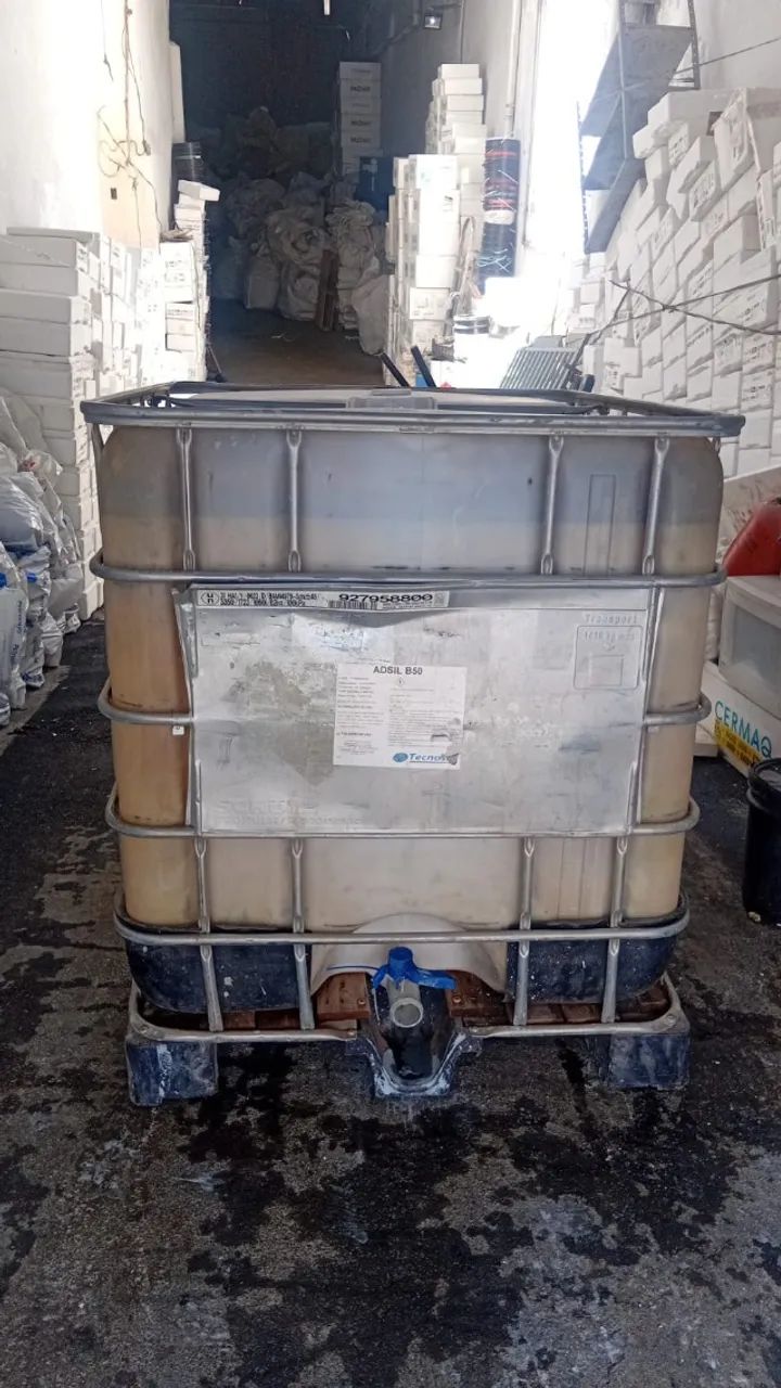 TANQUE IBC - 1000 LITROS COM VÁLVULA E ESTRUTURA METÁLICA 