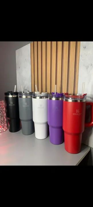 Coqueteleiras copos e garrafas 