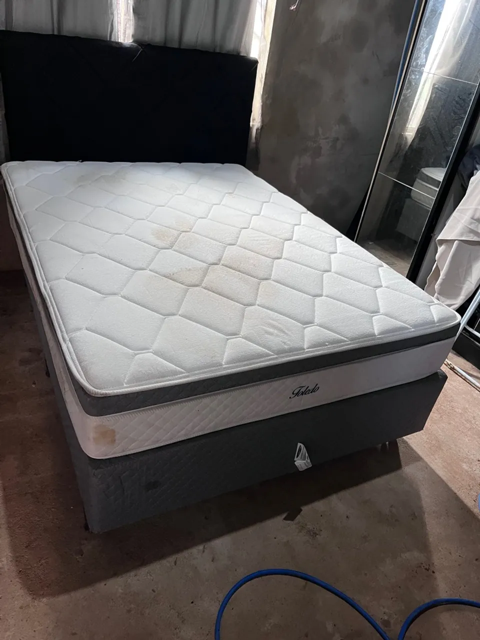 Cama de casal semi nova