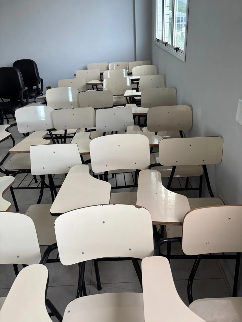 Cadeiras universitárias 24 peças