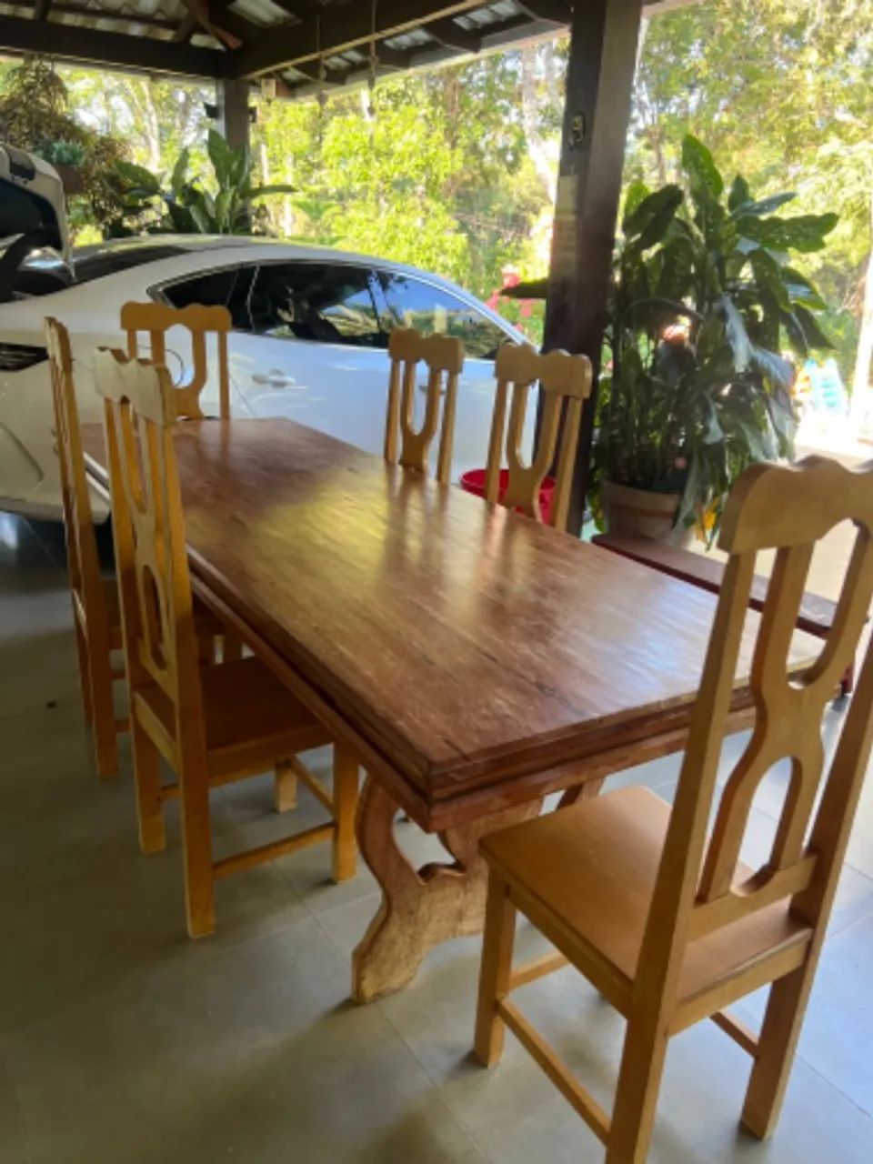 Mesa de madeira maciça, estilo rústica, com 6 cadeiras  - Foto 4