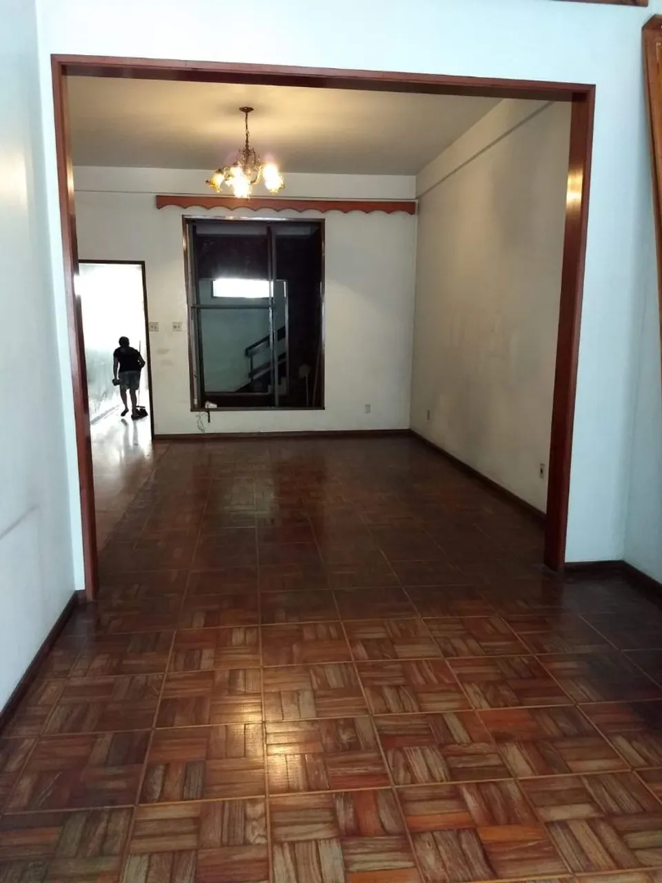 Linda casa Portuguesa 3 pisos, centro 4 suites 600m²
