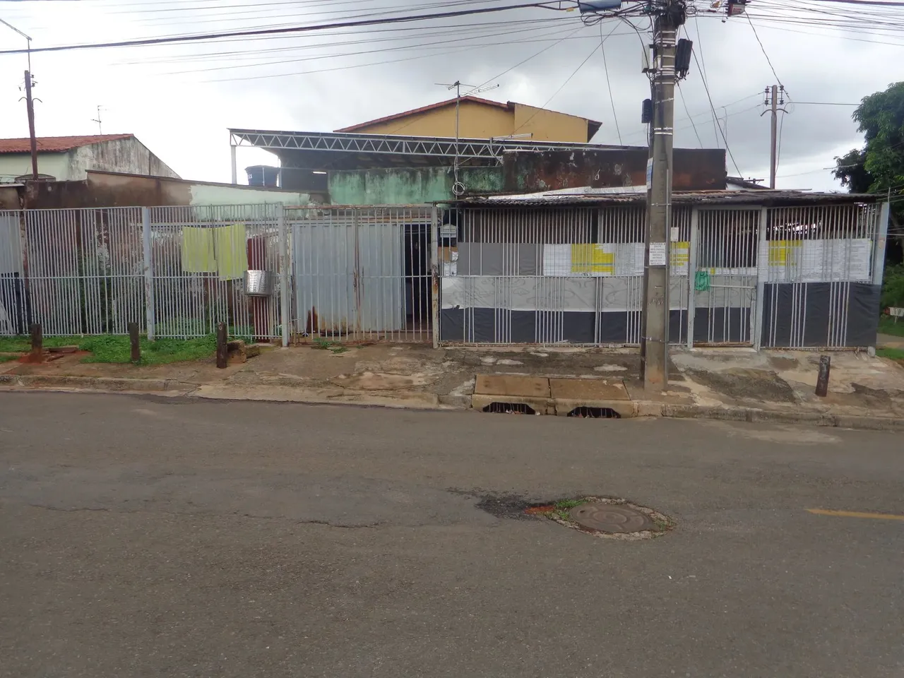 QD 101 Ótimo Lote Esquina com 150 m² Escriturado em Recanto das Emas Brasília -DF