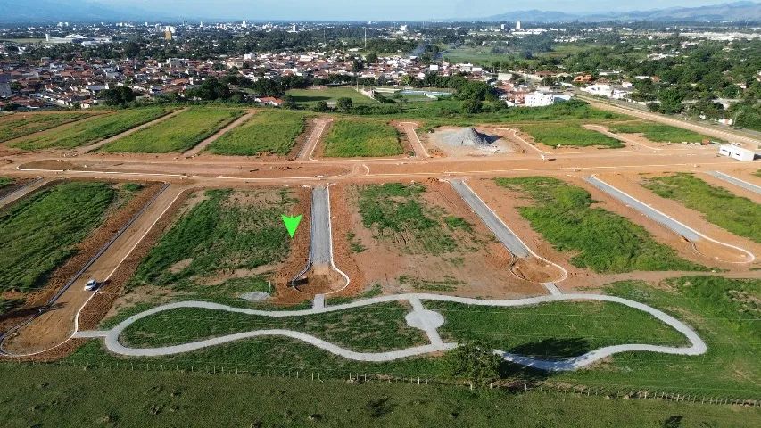 Terreno em condomínio 194m - avalia carro parte pagamento - Foto 2