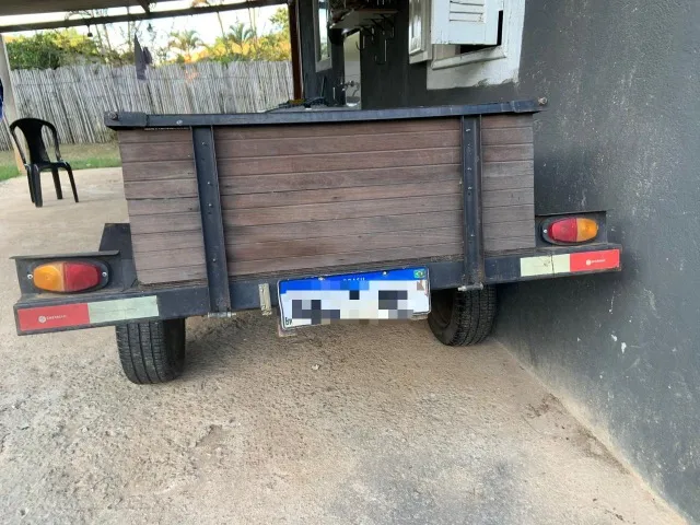 Vendo Carretinha,toda reforçada em ipê,em perfeito estado de conservação
