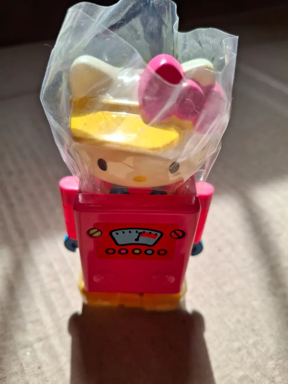 Hello Kitty robozinho no plastico  - Foto 2
