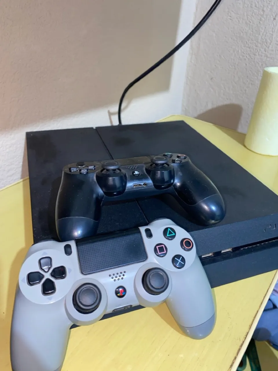 Playstation 4 com 2 Controles