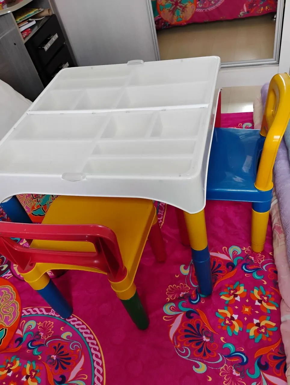 Mesa e Cadeiras Infantis Coloridas - Foto 3