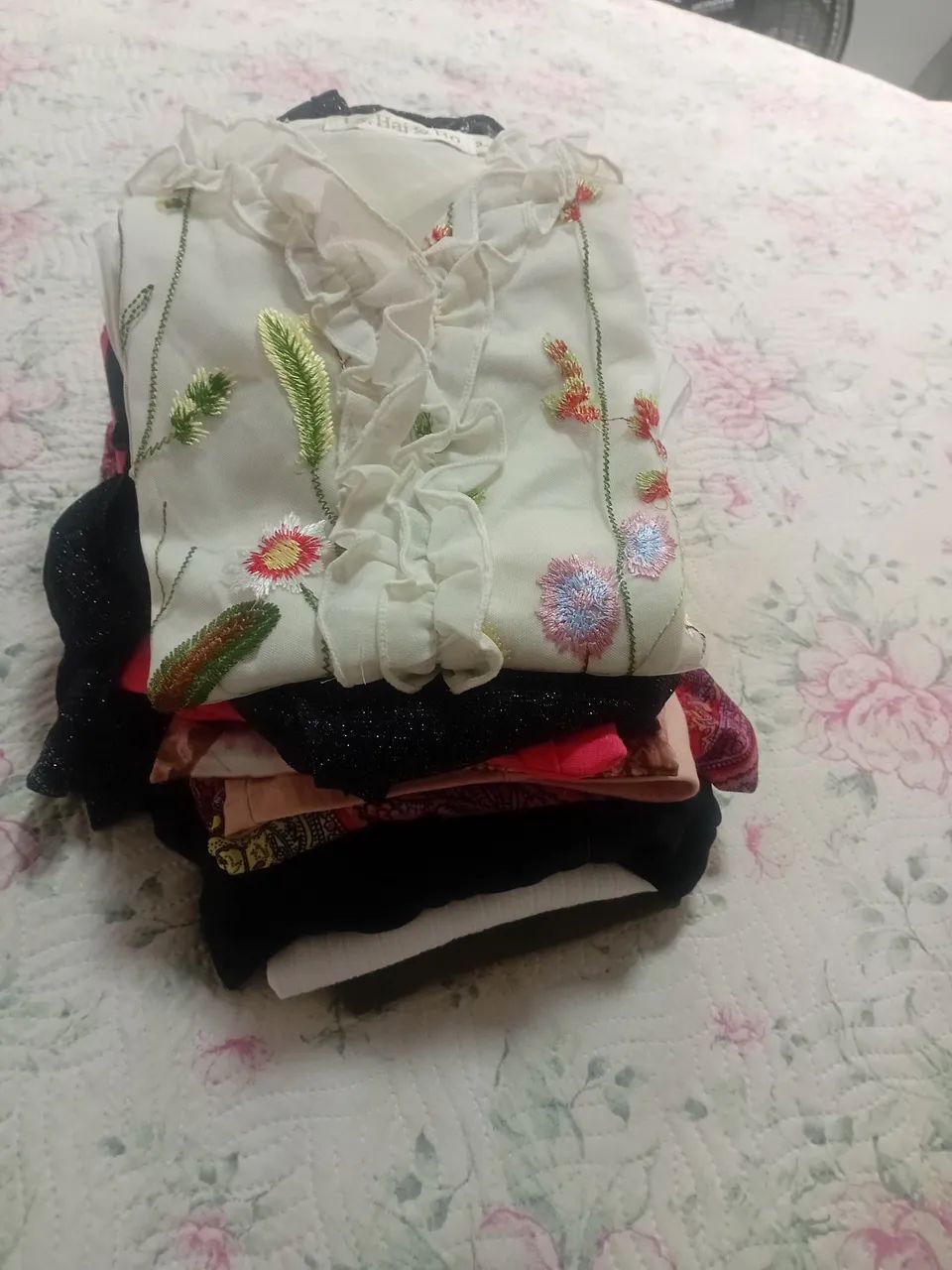 Lote de blusas femininas - Foto 5
