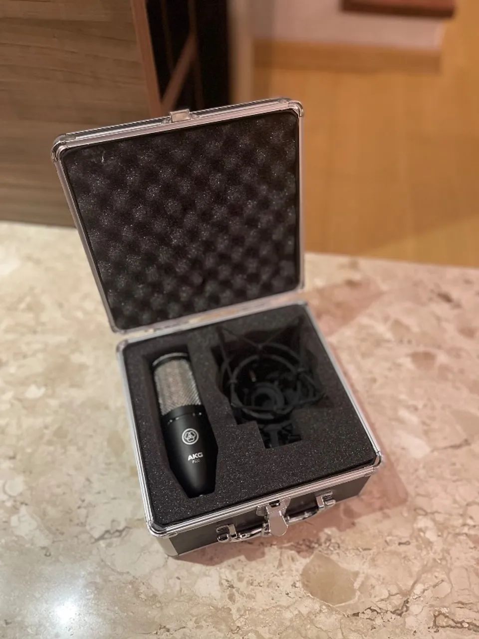 Microfone condensador AKG P220