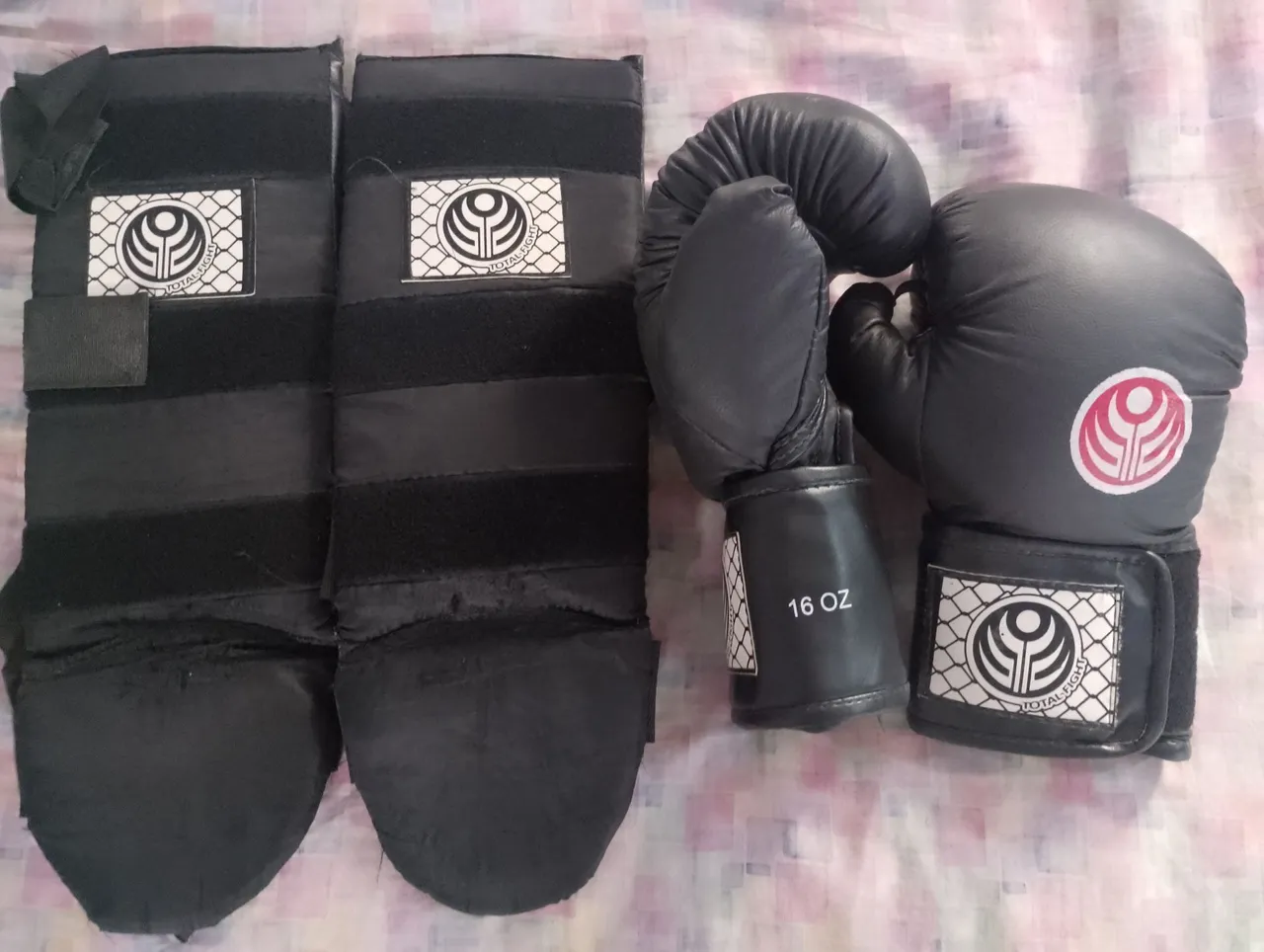 Kit de Proteção Total Fight - Luvas e Caneleiras
