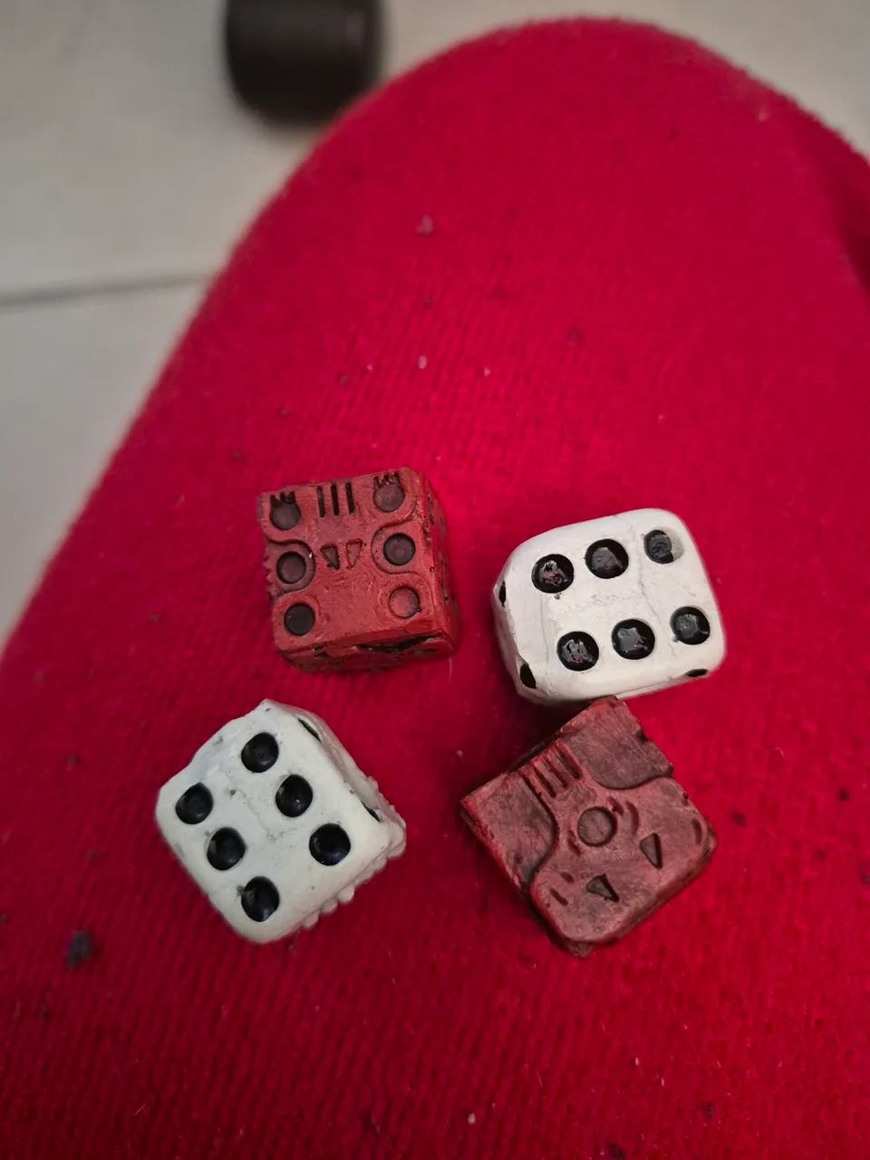 4 Dados caveiras - Foto 2