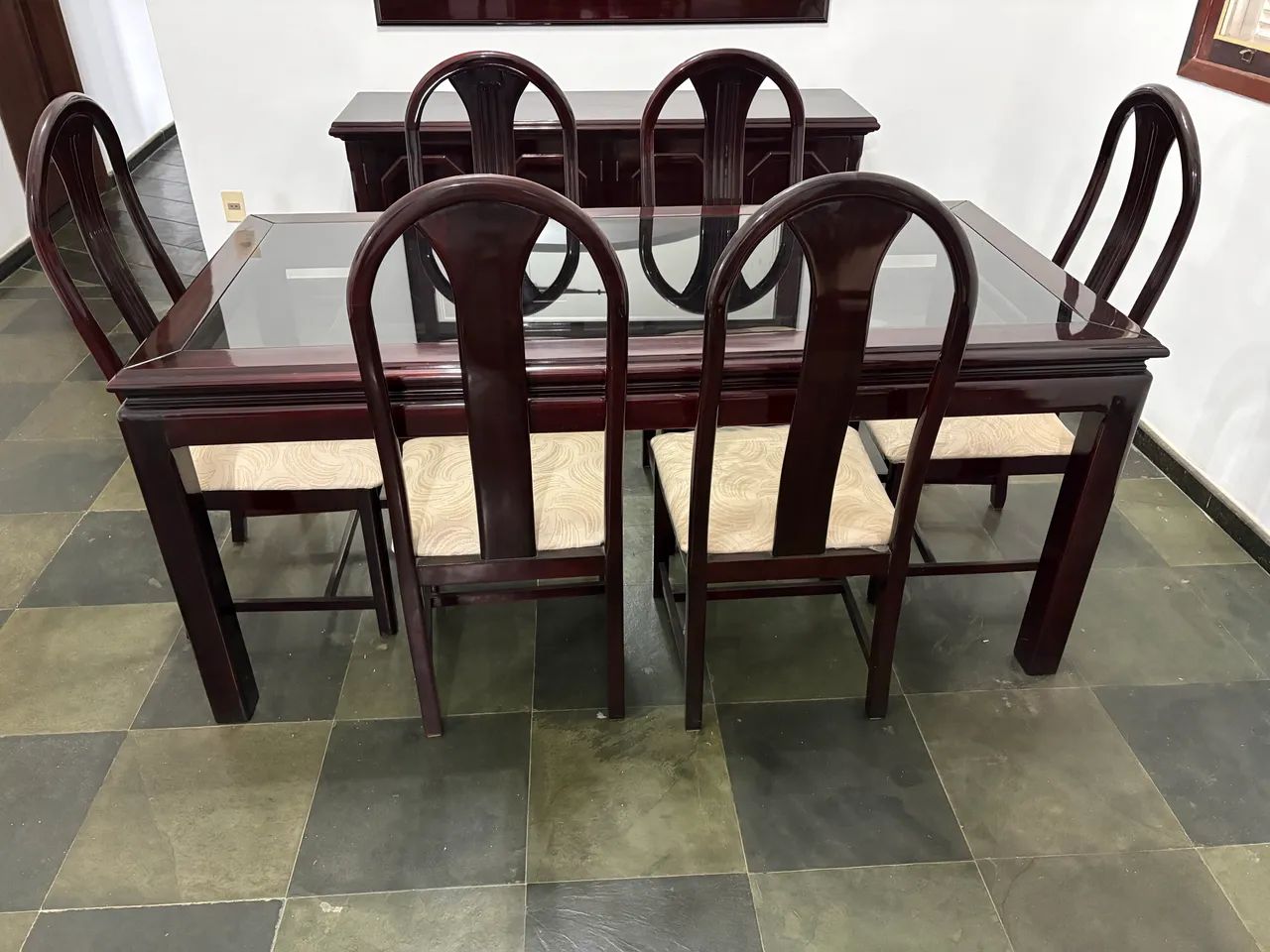 Conjunto de mesa cadeiras e buffet de laca vinho com espelho. - Foto 3