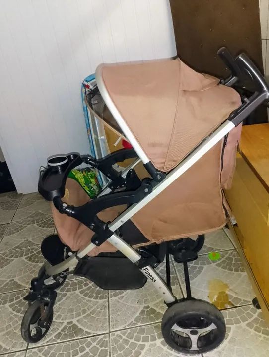 Carrinho de Bebê Fitness - Usado